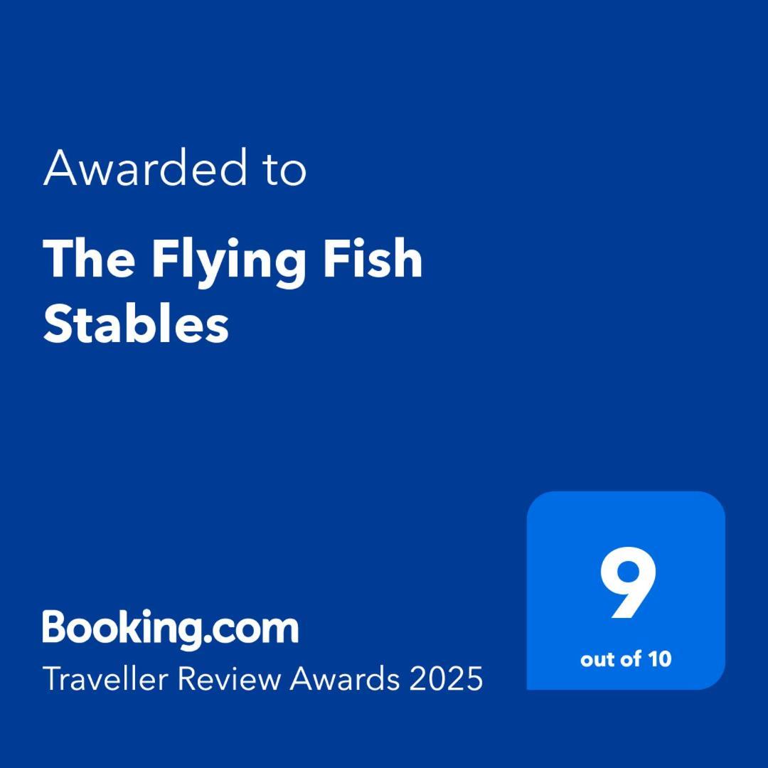 Отель The Flying Fish Stables Илминстер Экстерьер фото